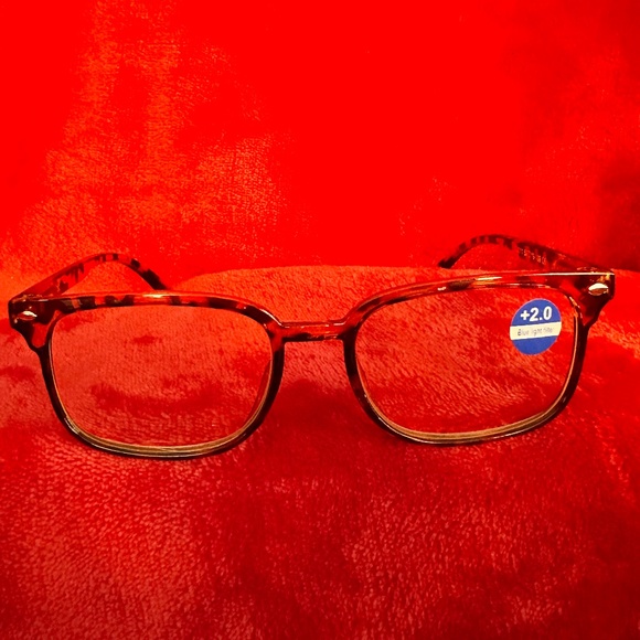 (3) Pairs of Readers + (1) Pair Reader Sunglasses +2.0 - Picture 6 of 16